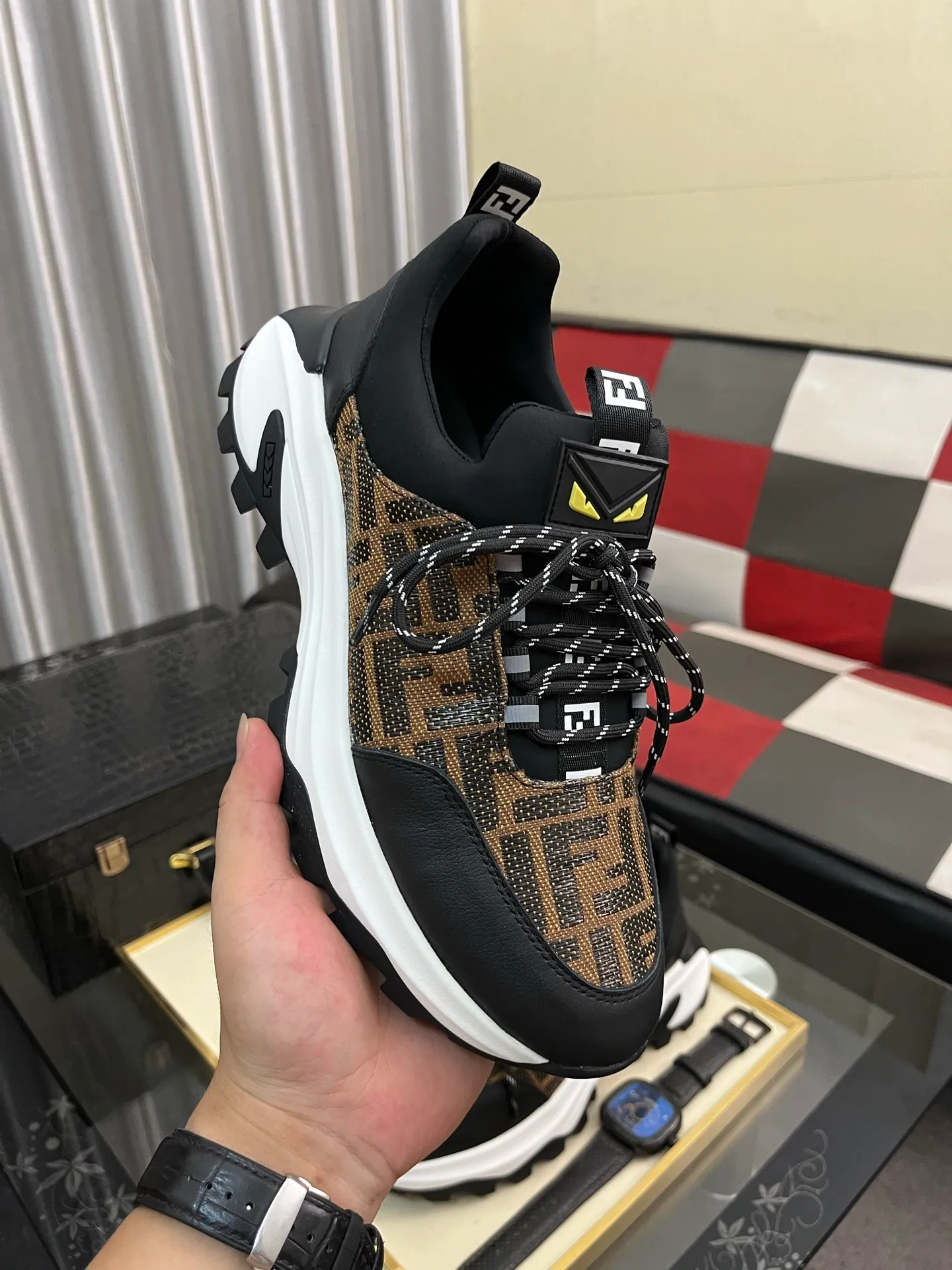 Men's Men's Shoes💰458⌚️⌚️[FENDI] Fendi's classic and comfortable men's, this complex sneaker is made of soft calfskin➕genuine leather lining➕original ultra-light rubber material with rough outsole. This unique light style is suitable for the casual and refined sensibility of this season. It is comfortable and natural on the feet. It is an everyday style for casual travel in autumn and winter! 38−443️⃣colors available